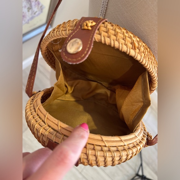 NWOT! Round Woven Straw Tan Crossbody Bag - Picture 3 of 5